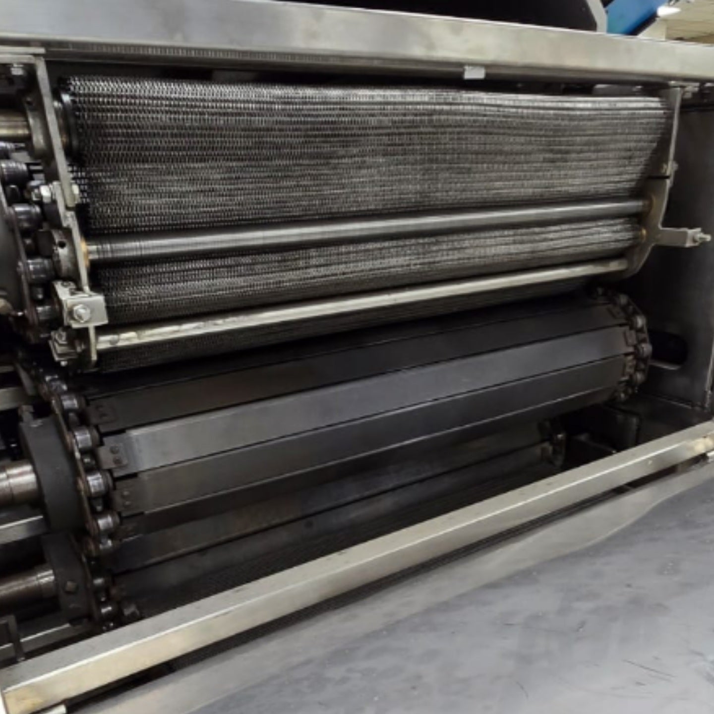Replacement discharge and turn around mesh belting for tortilla ovens